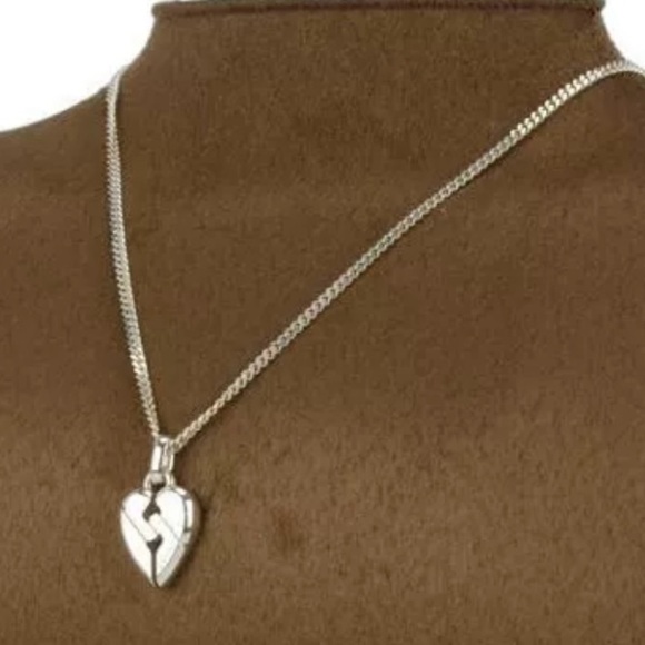 Gucci Silver Heart Pendant Necklace - Picture 7 of 7